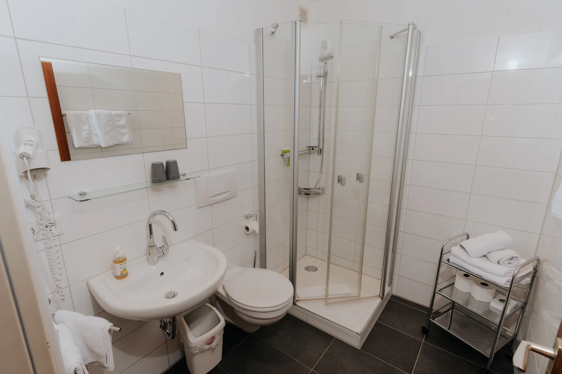 Bad der Ferienwohnung Alpenrose