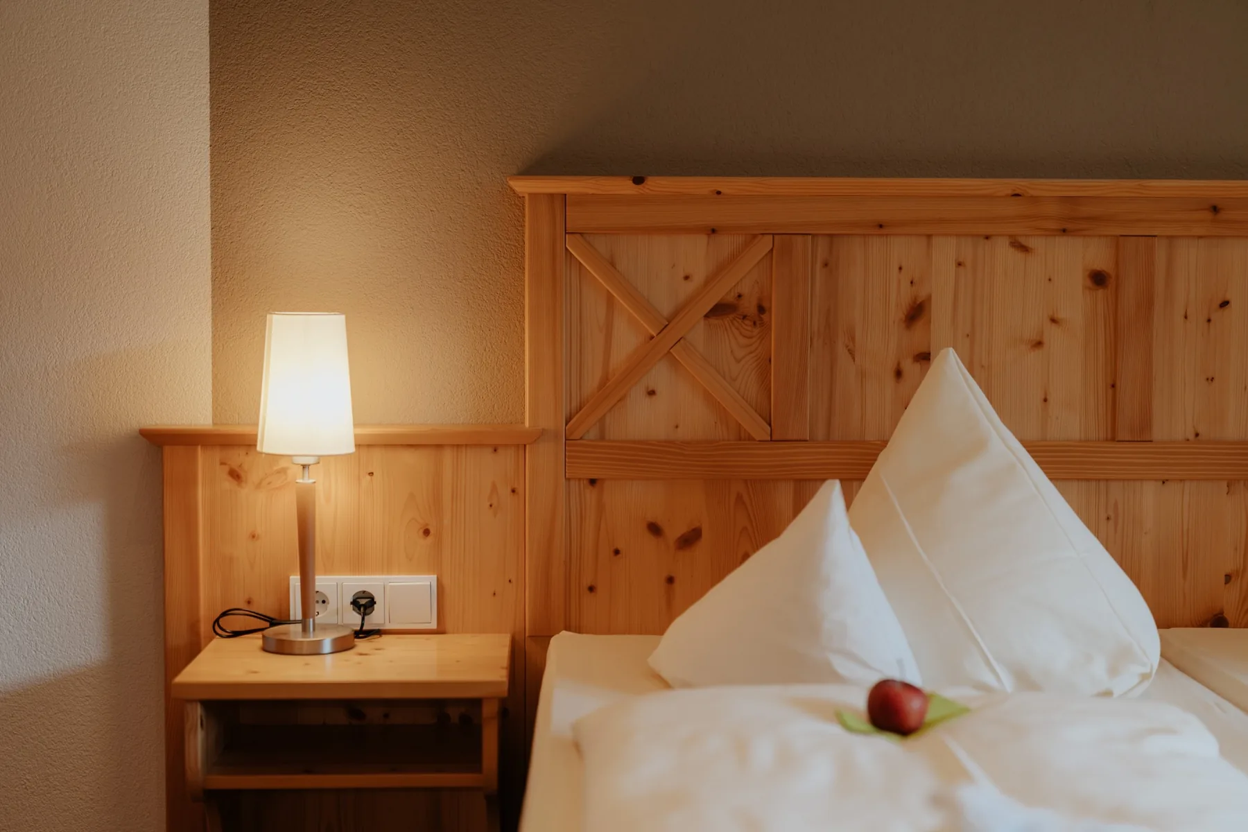 Bett in der Ferienwohnung Alpenrose
