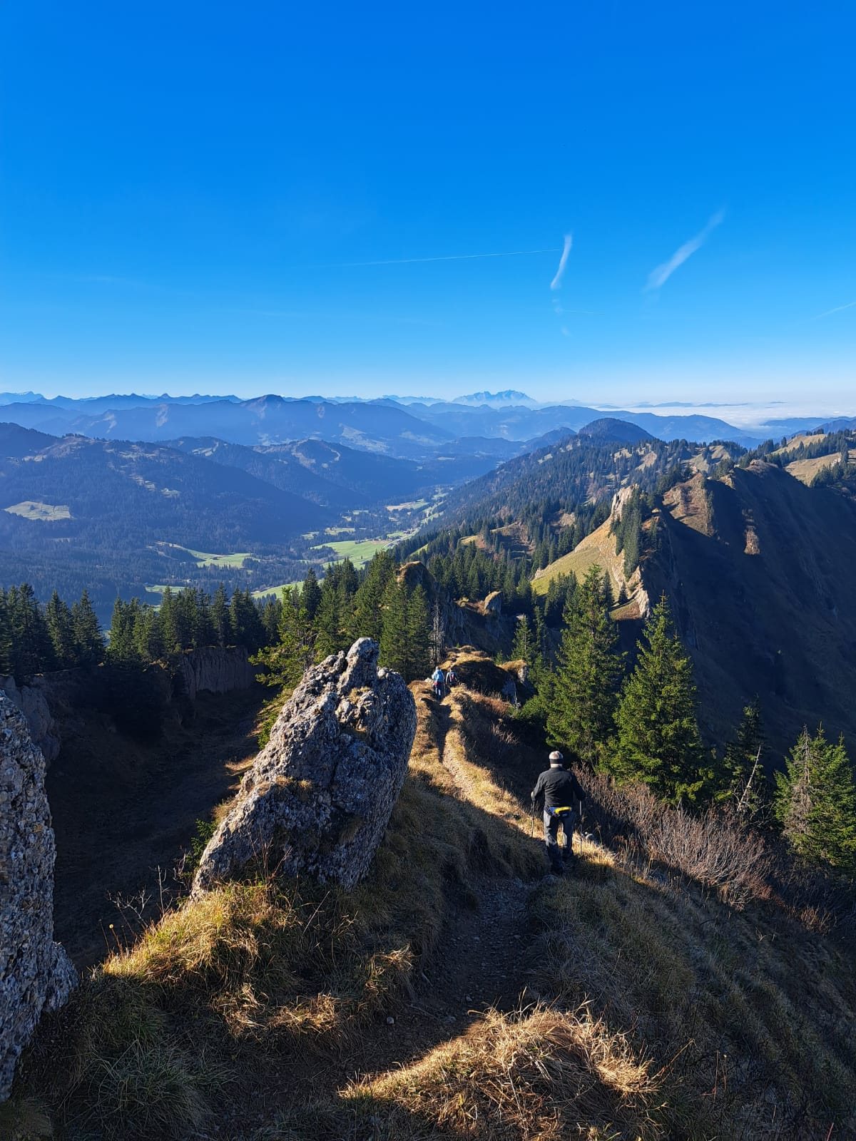 Wanderweg mit Blick über die Allgäuer Berge